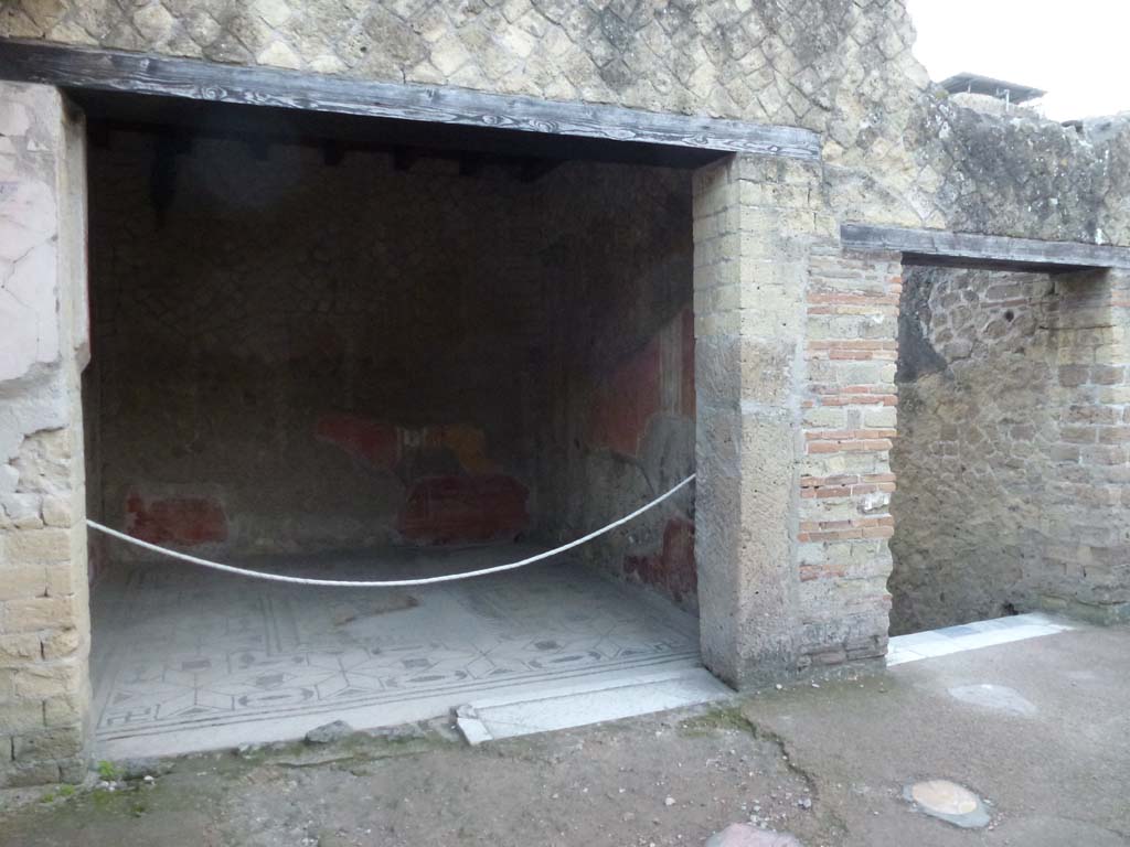 V.30 Herculaneum, October 2012. Entrance doorway, with steps at west end of entrance corridor. Photo courtesy of Michael Binns.
